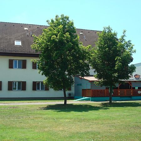 Hotel Termal Tiszaújváros Exteriör bild