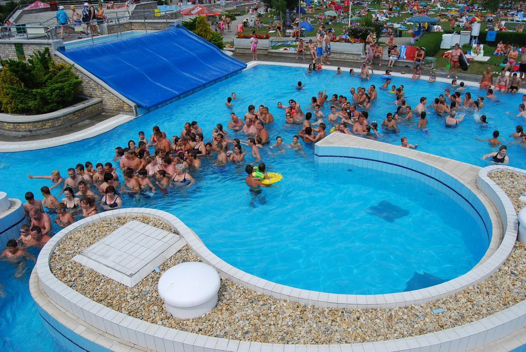 Hotel Termal Tiszaújváros Exteriör bild
