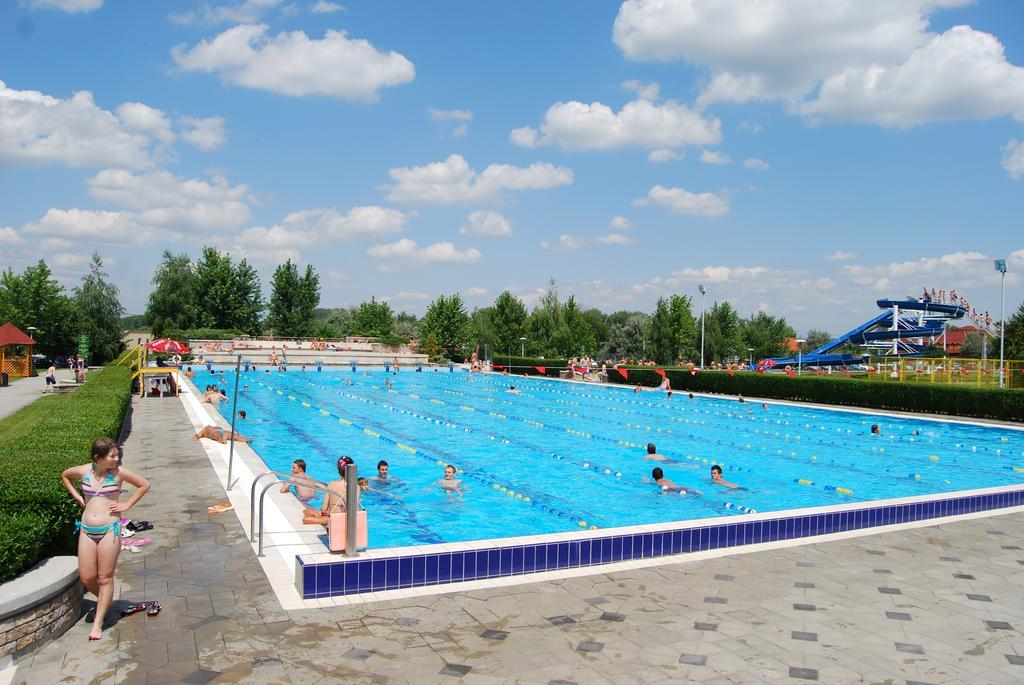 Hotel Termal Tiszaújváros Exteriör bild