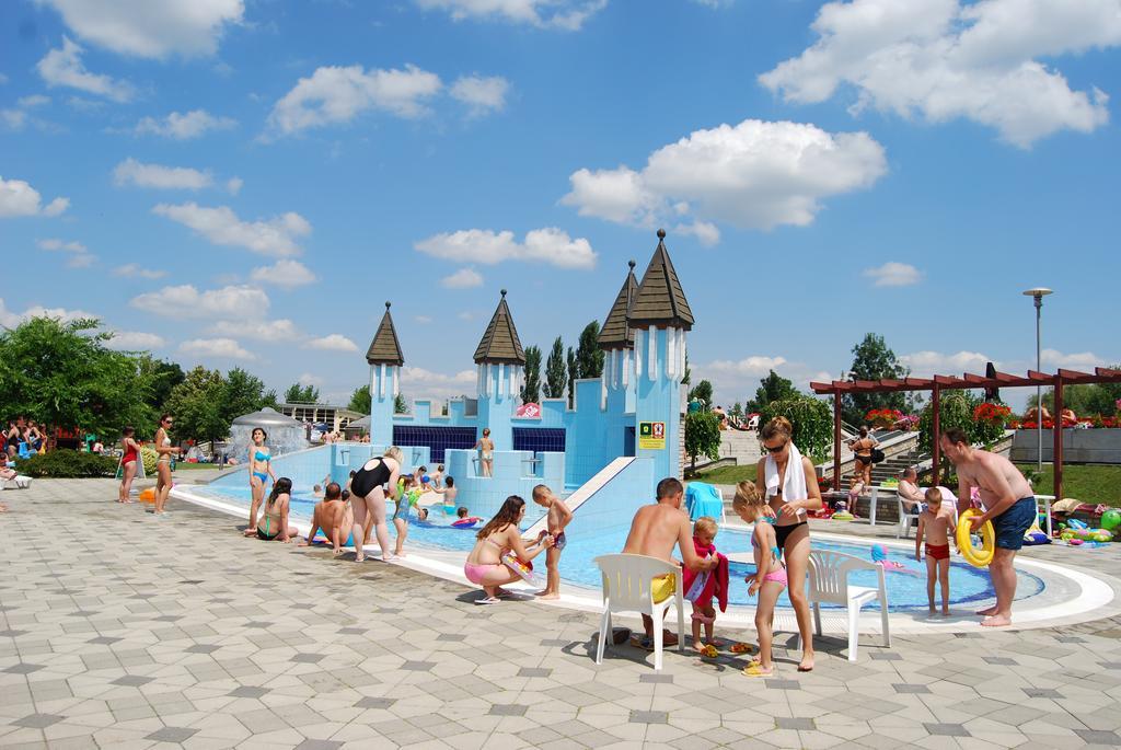 Hotel Termal Tiszaújváros Exteriör bild