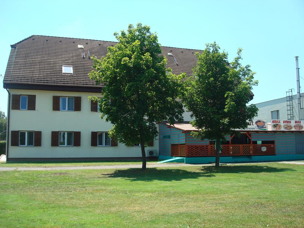 Hotel Termal Tiszaújváros Exteriör bild